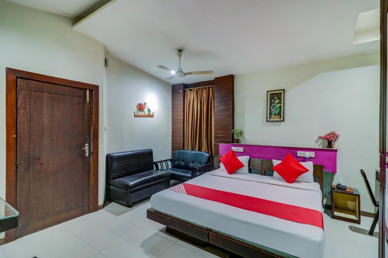 Oyo 61861 Hotel Dream Palace Durg Bagian luar foto