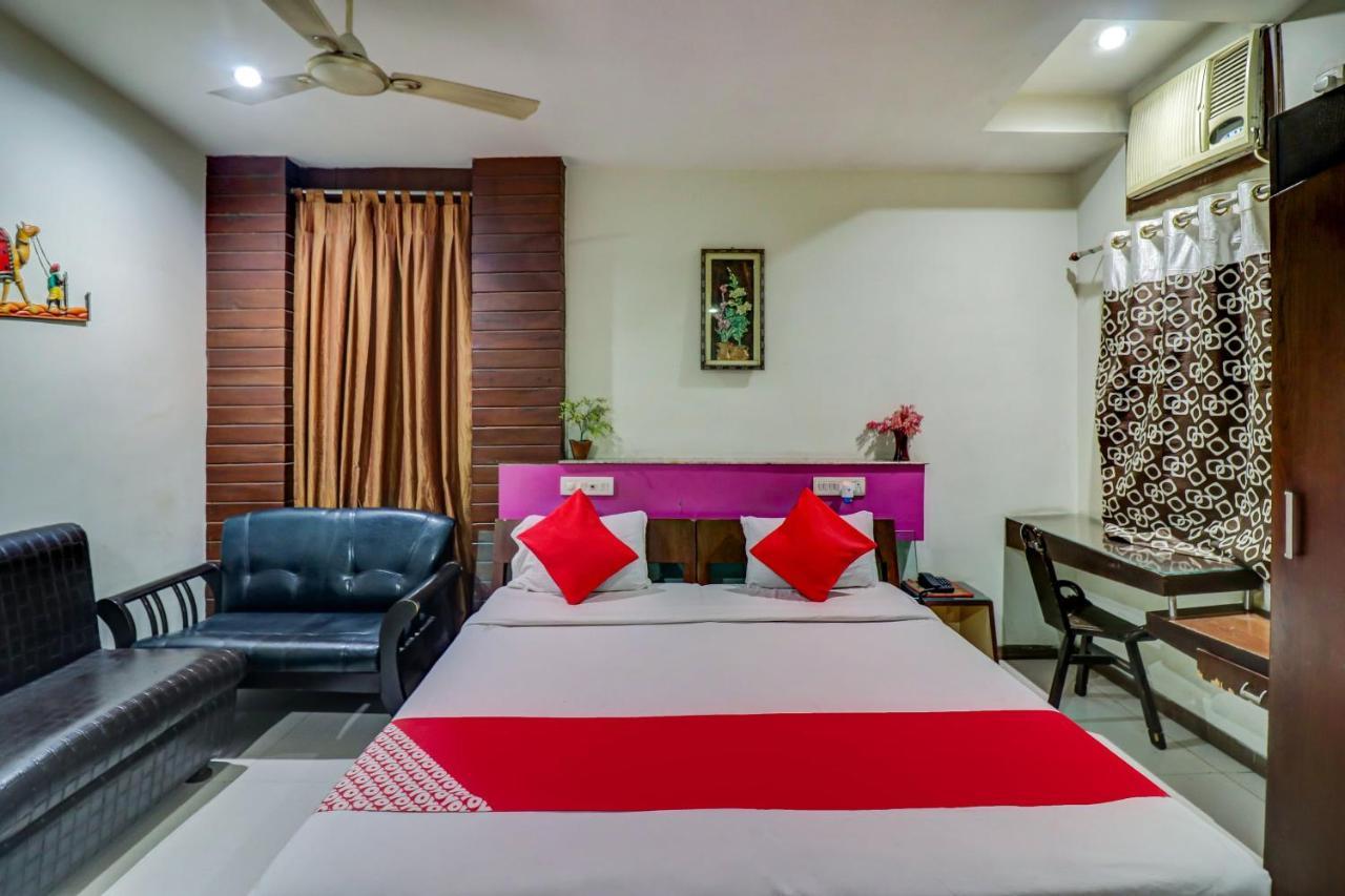 Oyo 61861 Hotel Dream Palace Durg Bagian luar foto