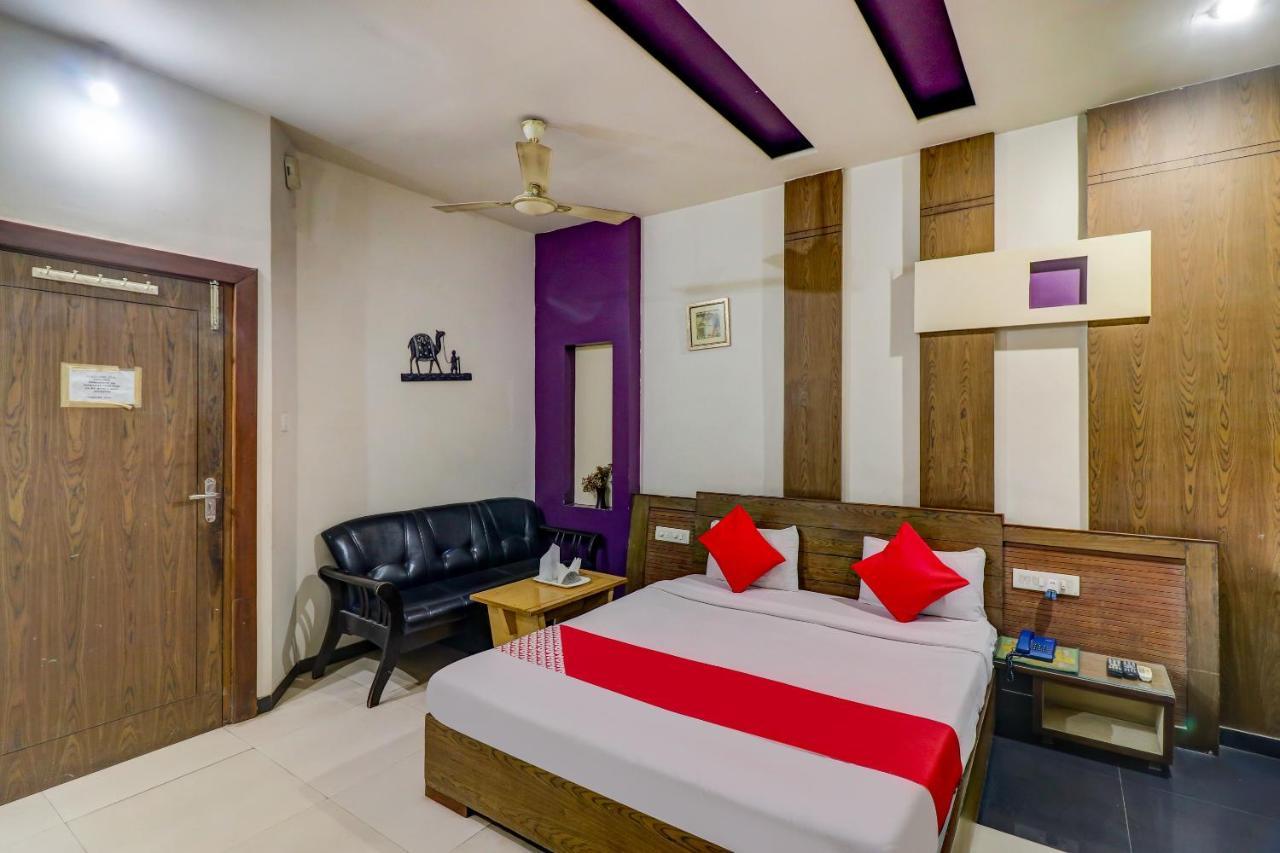 Oyo 61861 Hotel Dream Palace Durg Bagian luar foto