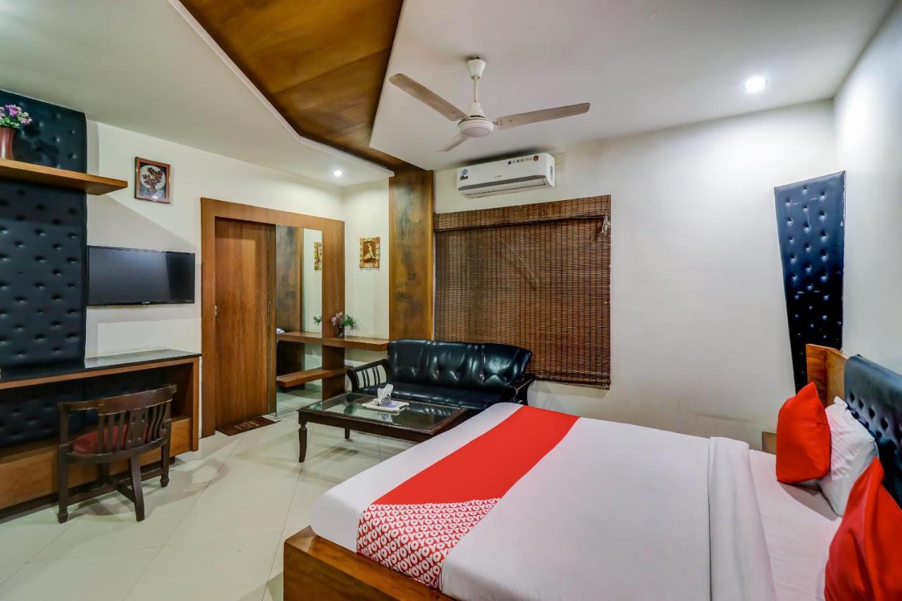 Oyo 61861 Hotel Dream Palace Durg Bagian luar foto
